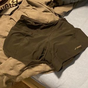 black brooks workout shorts// size small